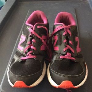 Black and turquoise new balance tennis shoes